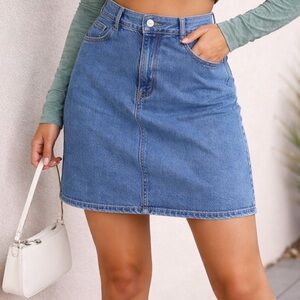 VINTAGE - 1980s Seasons Sport - Blue Denim A-Line Skirt, size 6